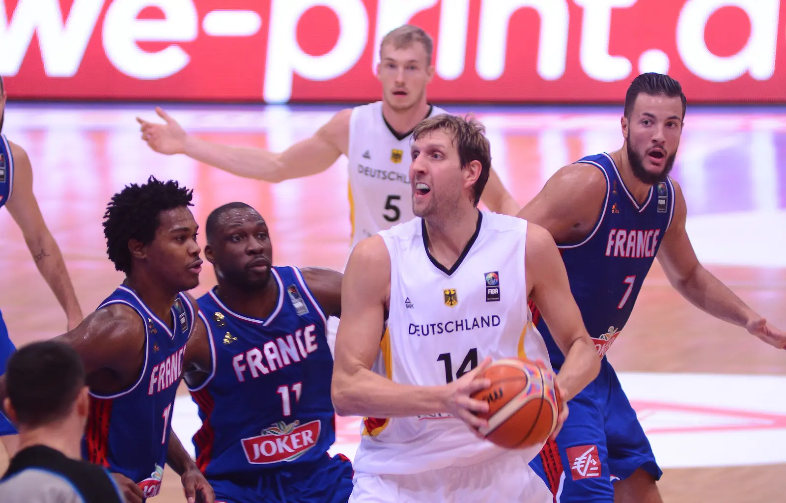 Dirk_Nowitzki_2015