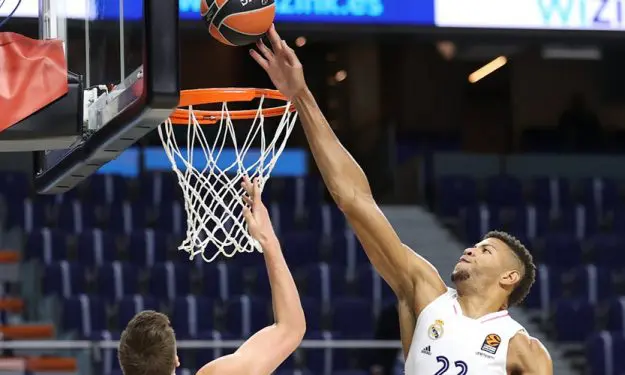 Walter Tavares